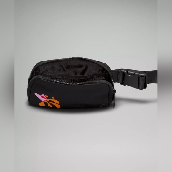 Lululemon Everywhere Belt Bag 1L Pride NWT - Picture 5 of 6